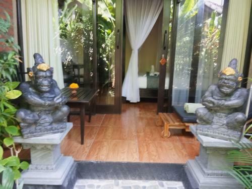 Hostal The Sari Bungalows