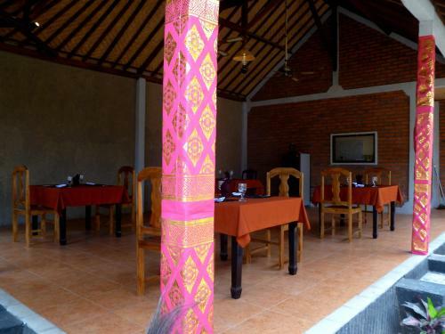 Hostal The Sari Bungalows