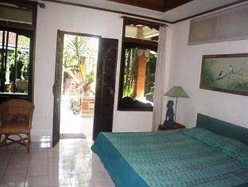 Hostal Pradha Guest House And Restaurant