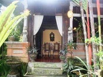 Hostal Pradha Guest House And Restaurant