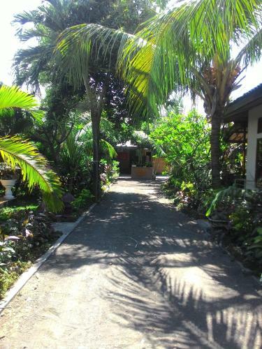 Hostal Mami Inn Menjangan