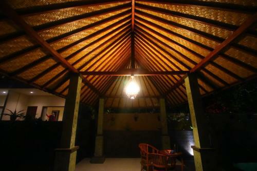 Hostal Adi Santia Bungalows