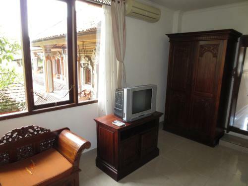 Hostal Nuriani Guest House