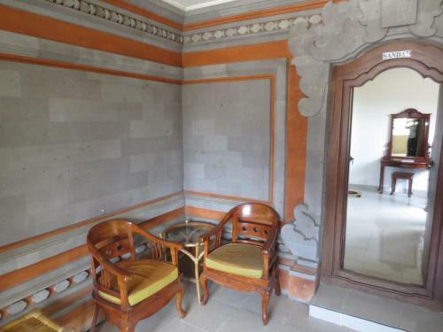 Hostal Nuriani Guest House