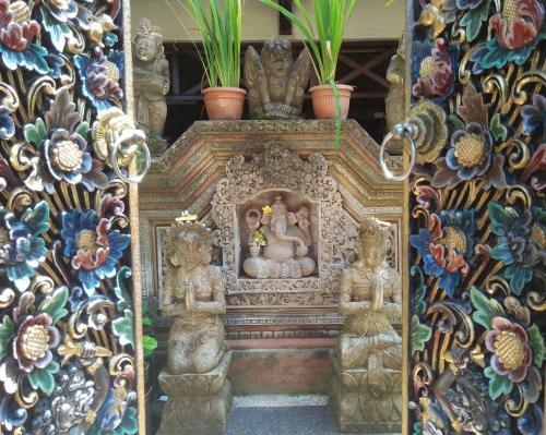 Hostal Nuriani Guest House
