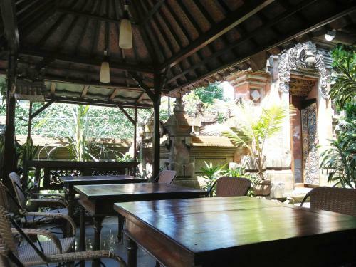 Hostal Nuriani Guest House