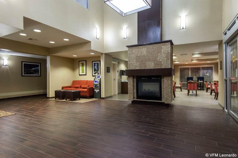 Hotel Comfort Suites Central/i-44