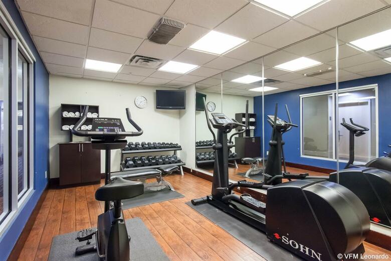 Hotel Comfort Suites Central/i-44