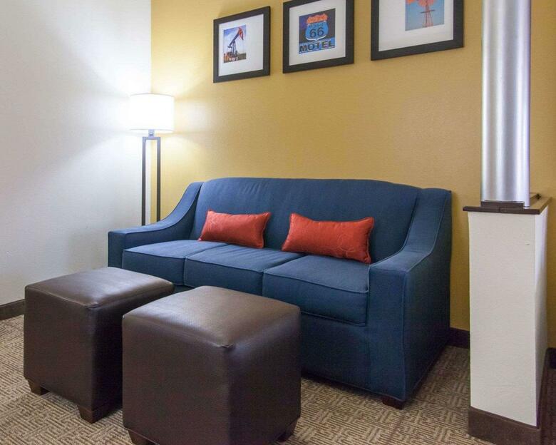 Hotel Comfort Suites Central/i-44