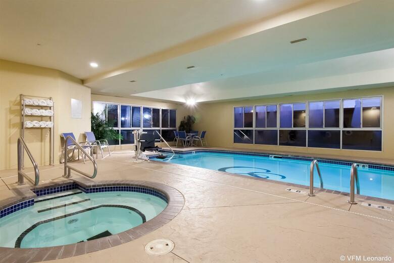 Hotel Comfort Suites Central/i-44