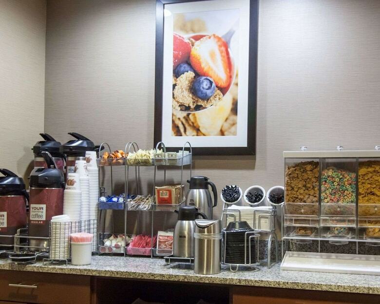 Hotel Comfort Suites Central/i-44