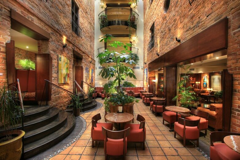 Nelligan Hotel