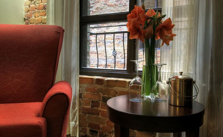 Nelligan Hotel