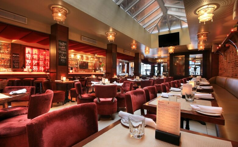 Nelligan Hotel
