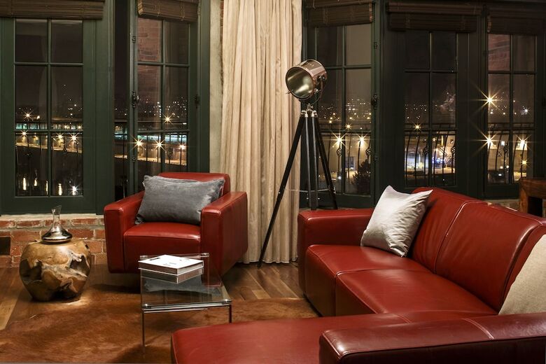 Nelligan Hotel