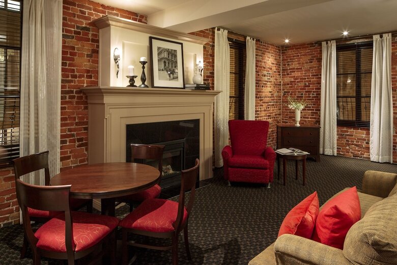 Nelligan Hotel