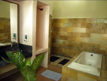 Hostal Okawati Hotel
