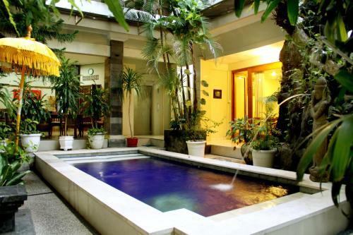 Hotel Sus Beach Cottages 1 Legian