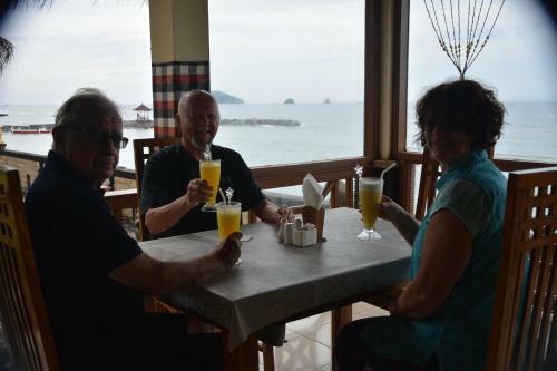 Hostal Segara Wangi Beach Cottages