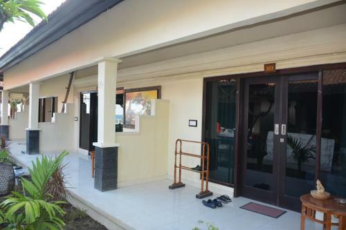 Hostal Segara Wangi Beach Cottages