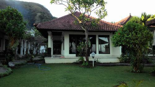 Hostal Segara Wangi Beach Cottages