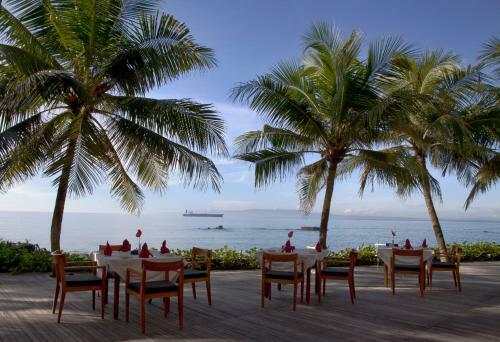 Hotel Candi Beach Resort & Spa