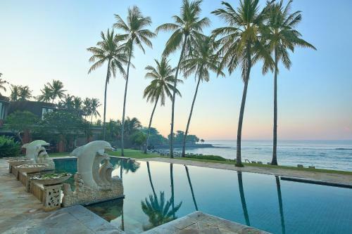 Hotel Candi Beach Resort & Spa