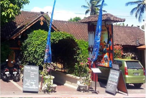 Hostal Pondok Bambu Seaside Bungalows