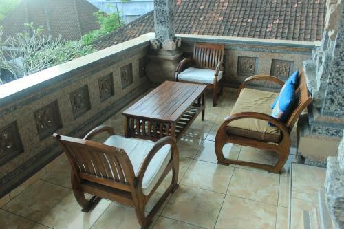 Hostal Sunarta House Homestay