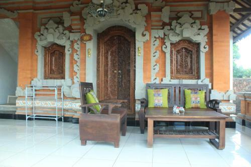 Hostal Sunarta House Homestay