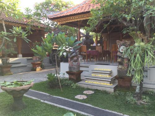 Hostal Merthayasa Bungalow 2