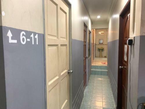Hostal Yb House