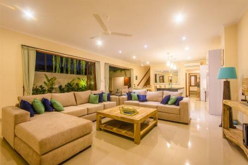 Villa Tepi Sungai