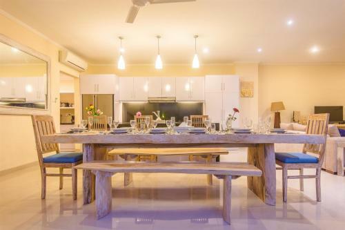 Villa Tepi Sungai