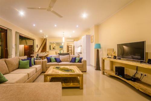 Villa Tepi Sungai