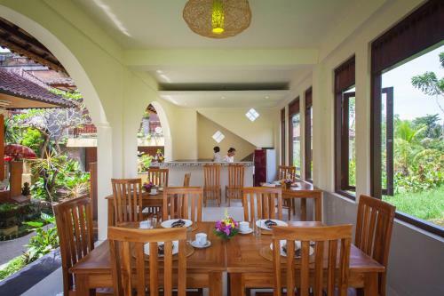 Hostal Ubud City Hotel