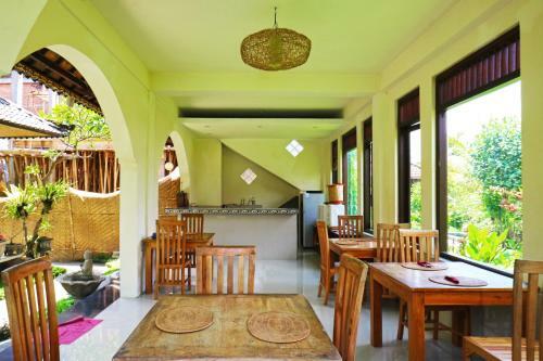 Hostal Ubud City Hotel