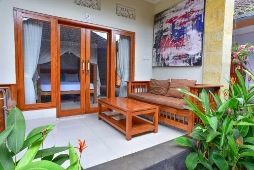 Hostal Suryadina Guest House