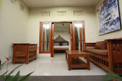 Hostal Suryadina Guest House
