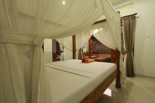 Hostal Suryadina Guest House