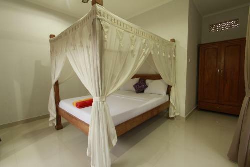 Hostal Suryadina Guest House