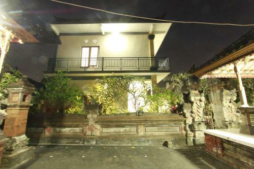 Hostal Suryadina Guest House