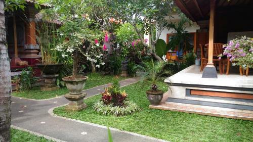 Hostal Suryadina Guest House