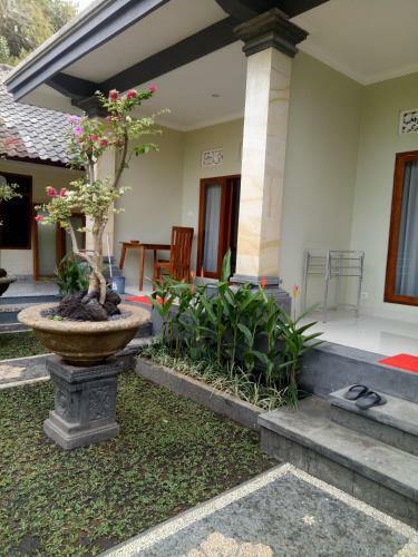 Hostal Suryadina Guest House