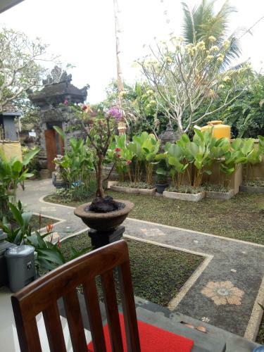 Hostal Suryadina Guest House