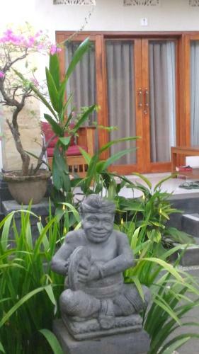 Hostal Suryadina Guest House