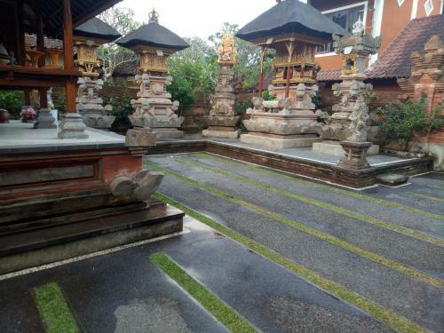 Hostal Suryadina Guest House