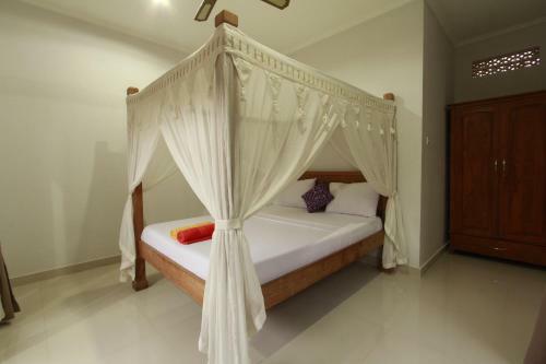 Hostal Suryadina Guest House
