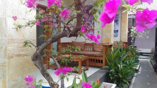 Hostal Suryadina Guest House