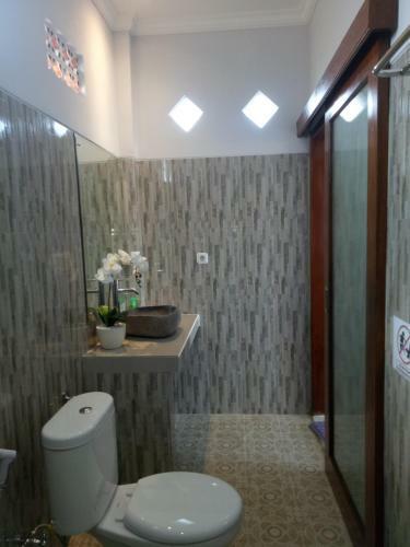 Hostal Suryadina Guest House